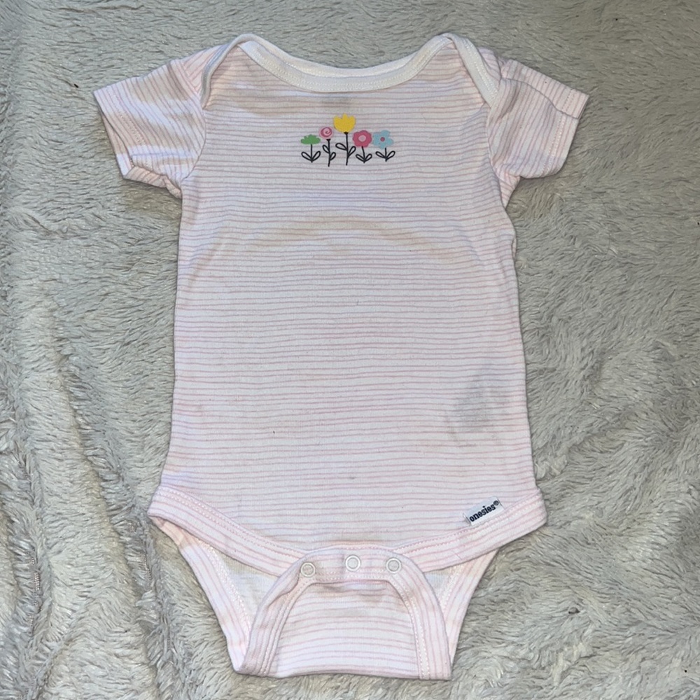 (3 for $10) gerber flower bodysuit 🌸